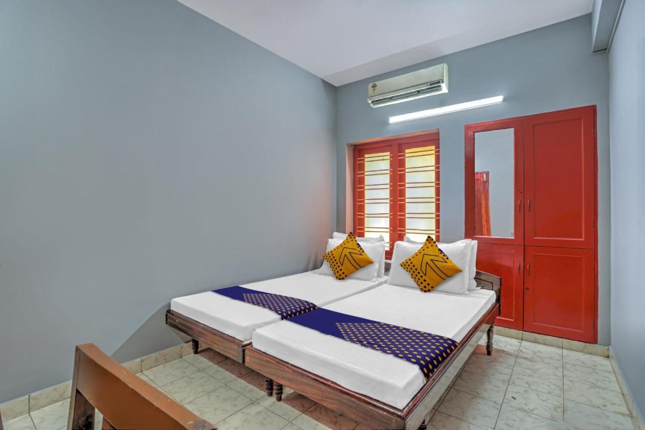 Spot On Kkp Tourist Home Thiruvananthapuram Exterior foto